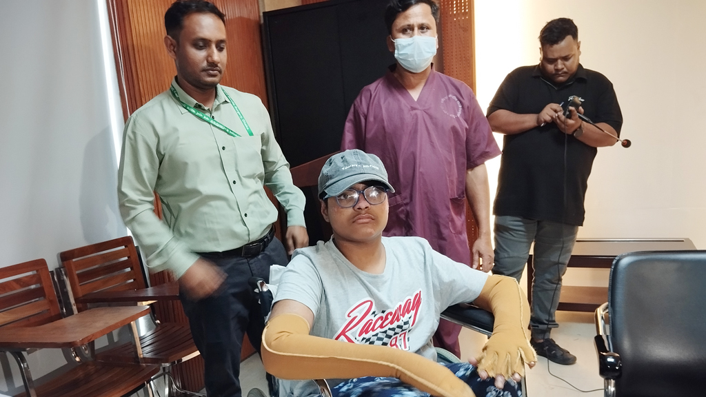 ৩৬ বার অপারেশন, অবশেষে বাড়ি ফিরল মাইলস্টোনের শিক্ষার্থী নাভিদ