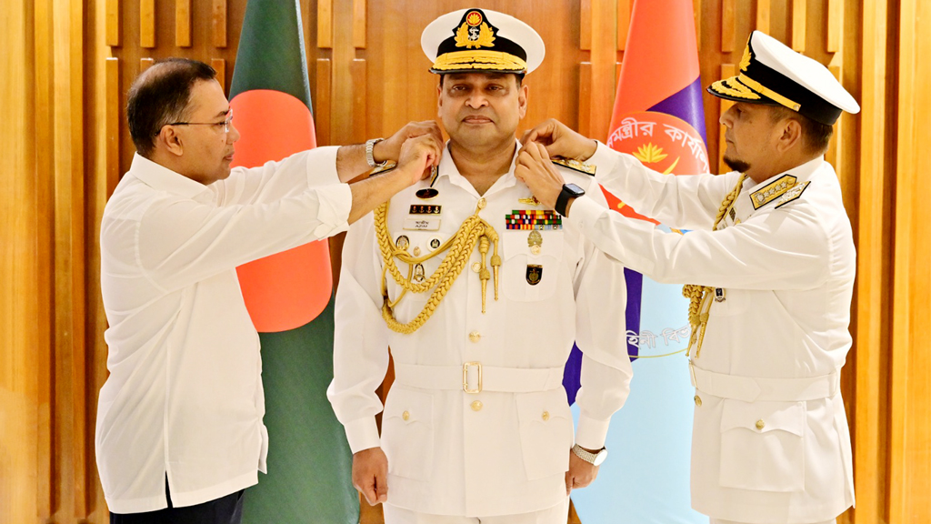 দায়িত্বভার গ্রহণ করলেন নতুন নৌবাহিনী প্রধান