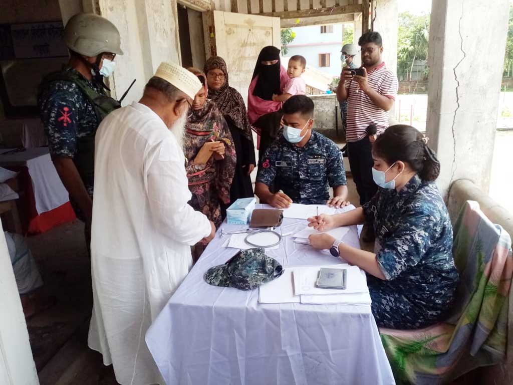 উপকূলীয় এলাকায় ৩ শতাধিক রোগীকে চিকিৎসাসেবা দিল নৌবাহিনী