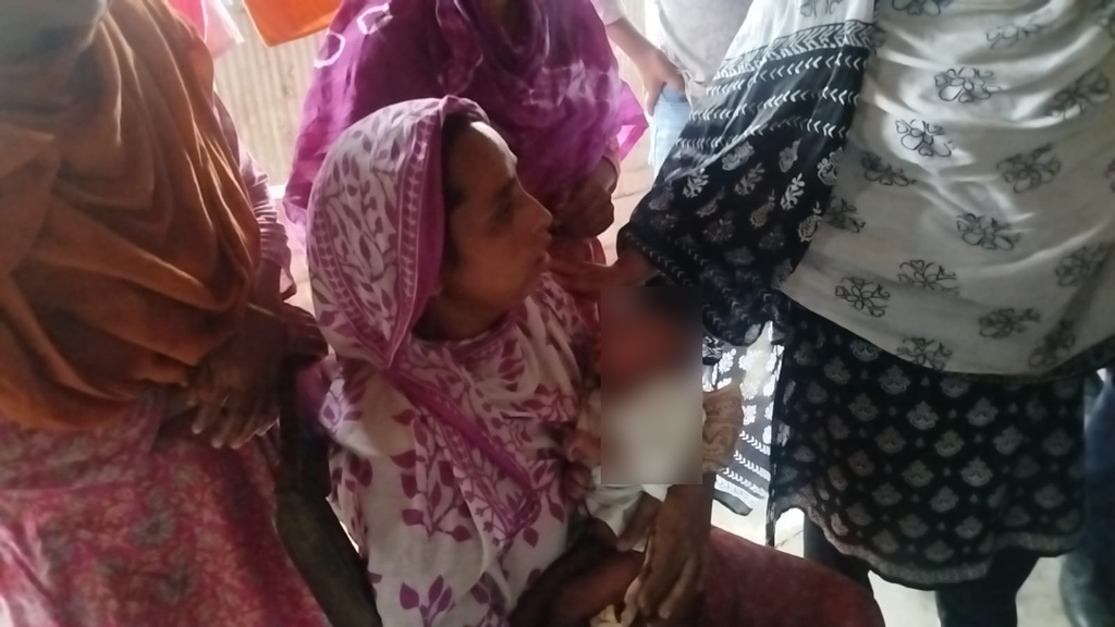 চুরি করা সেই নবজাতককে ফেলে পালাল তরুণী, উদ্ধার করলেন স্থানীয় নারী