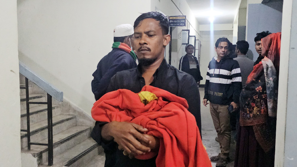 মৃত নবজাতক নিয়ে থানায় হাজির মা-বাবা, হাসপাতালে ভুল চিকিৎসার অভিযোগ