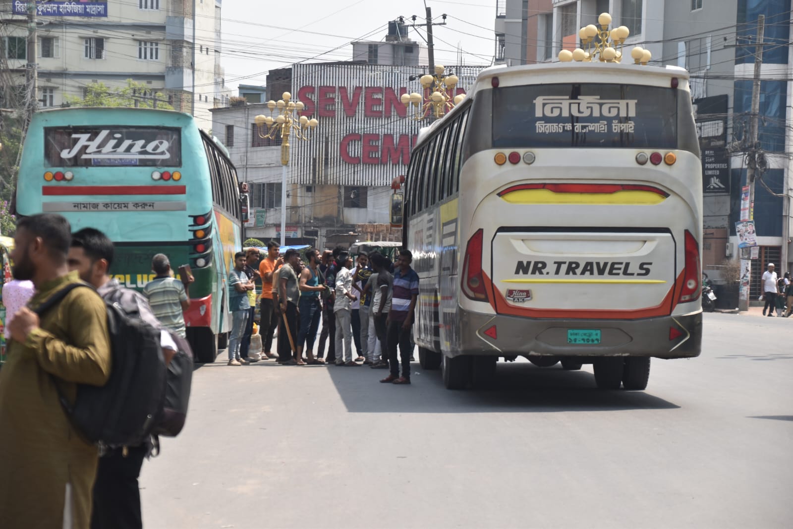 ২৪ ঘণ্টা পর বাসমালিক-শ্রমিকদের দ্বন্দ্বের অবসান