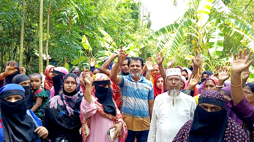 পিরোজপুরে ২০ কোটি টাকা নিয়ে উধাও সমিতির পরিচালক, সদস্যদের বিক্ষোভ
