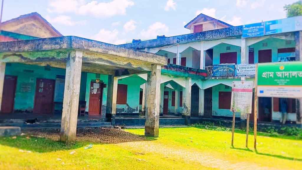 বাউফলে জেলেদের মধ্যে মানবিক সহায়তার চাল বিতরণে অনিয়মের অভিযোগ