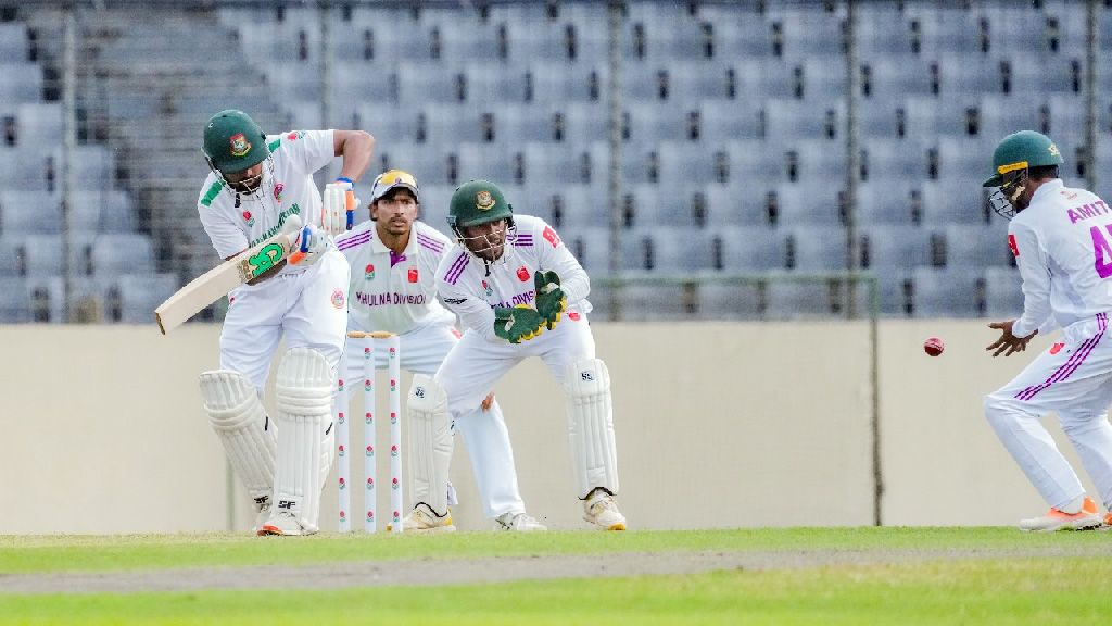 দুই সেঞ্চুরিতে বড় সংগ্রহের পথে ময়মনসিংহ