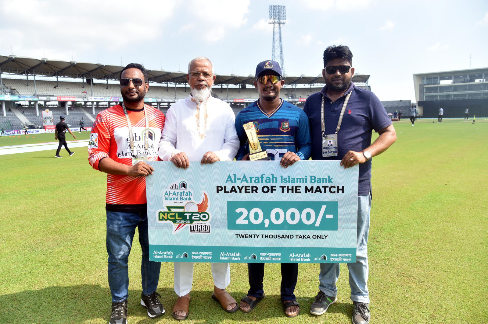 আইচ মোল্লার অলরাউন্ড নৈপুণ্যে জয়ে ফিরল ঢাকা মহানগর