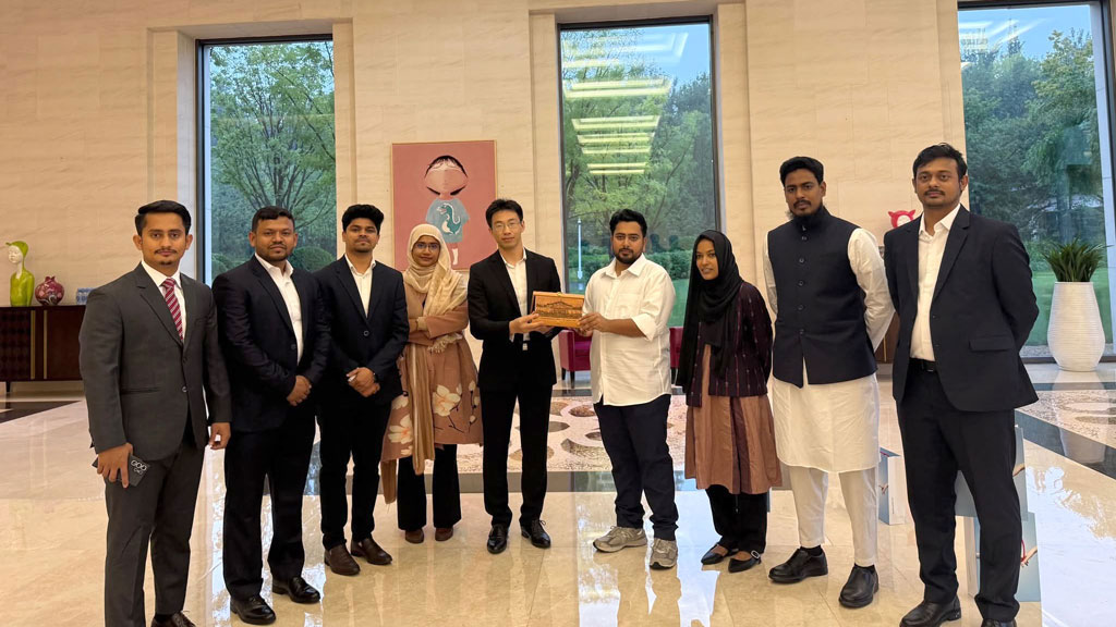 চীন সফর শেষে দেশে ফিরলেন এনসিপির নেতারা