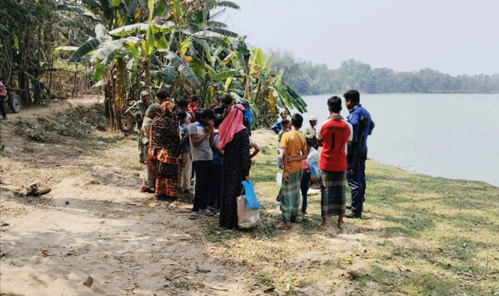 নদে ভাসছিল কাপড়ে মোড়ানো নবজাতকের লাশ