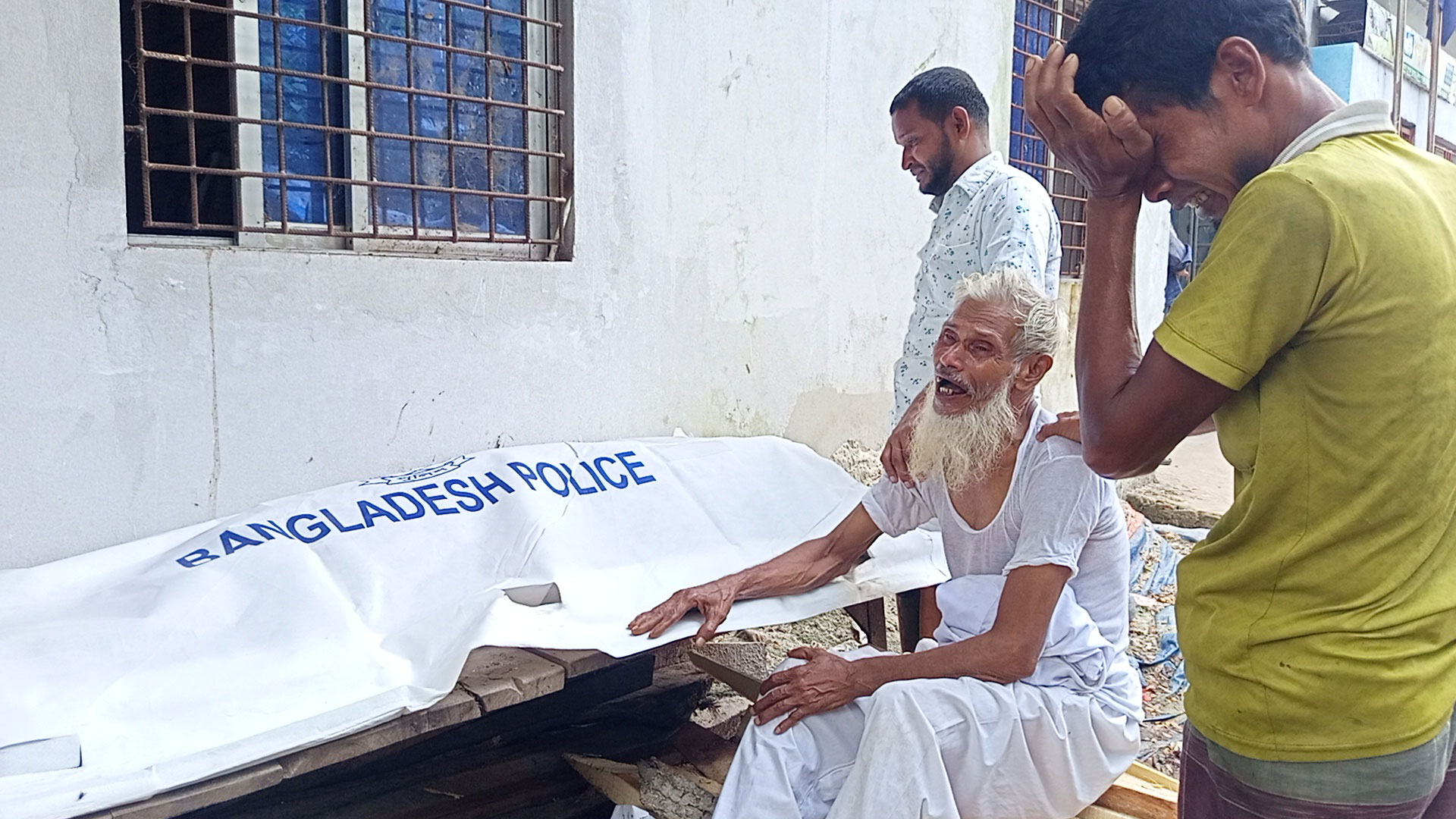 নেছারাবাদে সেপটিক ট্যাংকে নেমে রাজমিস্ত্রির মৃত্যু, সহযোগী হাসপাতালে