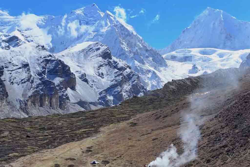 হিমালয়ের ৭ হাজার ফুট উচ্চতায় তুষারধসে নিখোঁজ ১৪ জন