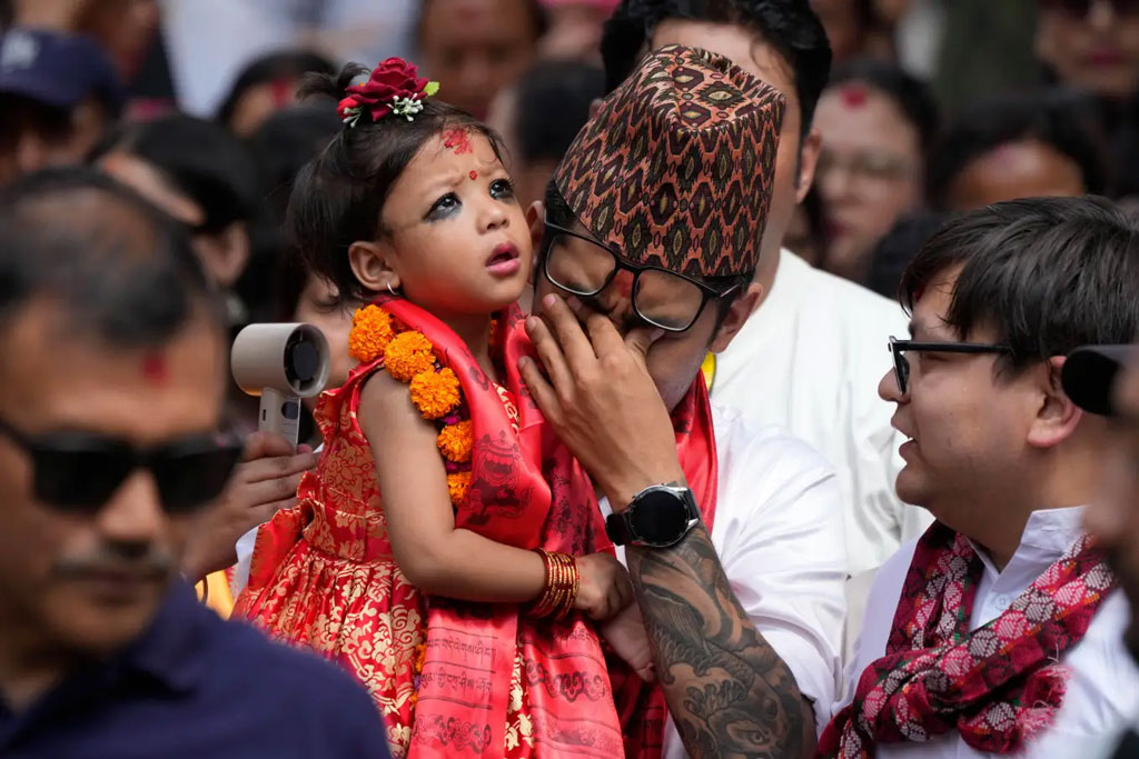 দুই বছরের কন্যাশিশুকে ‘জীবন্ত দেবী’ হিসেবে বেছে নিল নেপালের হিন্দু ও বৌদ্ধরা
