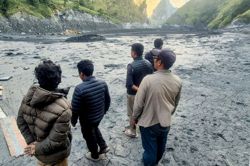 নেপালের ফের বন্যায় পাহাড়ে আটকা ৯ বাংলাদেশিসহ শতাধিক পর্যটক