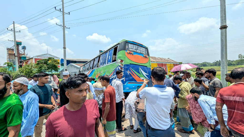 নেত্রকোনায় বাস-অটোরিকশা সংঘর্ষে নিহত বেড়ে ৪