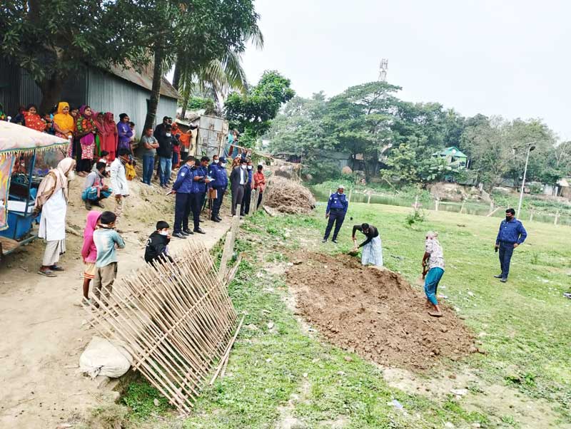 দাফনের পরদিন খুদে বার্তা দেখে হত্যা মামলা, ১ মাস পর লাশ উত্তোলন