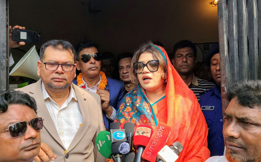 স্থগিত ভিসা প্রক্রিয়া চালু করতে সরকার কাজ করছে: পররাষ্ট্র প্রতিমন্ত্রী