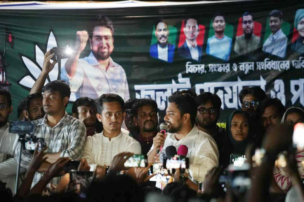 ট্যাগের রাজনীতি নয়, গণতান্ত্রিক ক্যাম্পাস চাই: নাহিদ ইসলাম