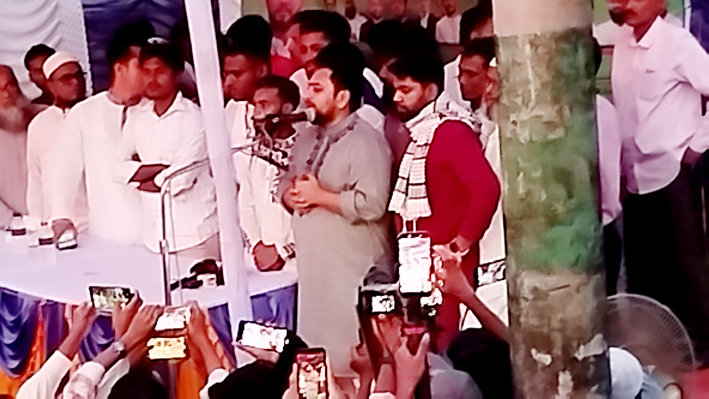 কার্ডের খেলা না খেলে মানুষের কর্মসংস্থান নিশ্চিত করুন: নাহিদ ইসলাম