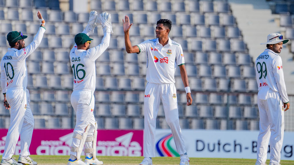 ইনিংস জয়ের হাতছানি এখন বাংলাদেশের