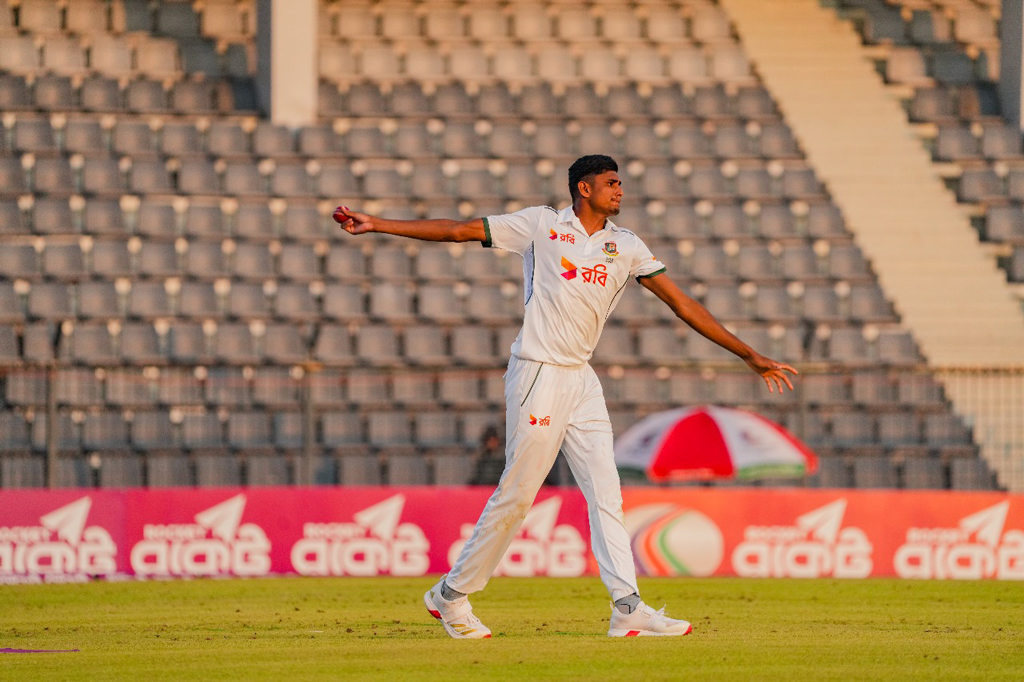 বল ছুড়ে মারায় নাহিদ রানাকে আইসিসির শান্তি