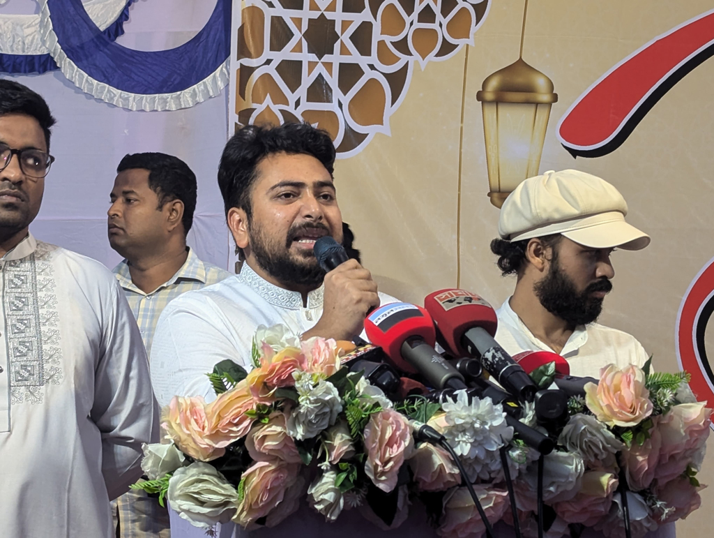 রাষ্ট্রপতিকে অপসারণ করে গ্রেপ্তারের দাবি জানালেন নাহিদ ইসলাম