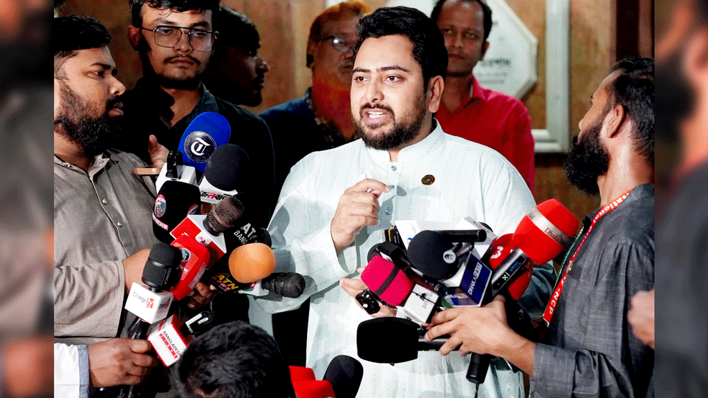 শেখ হাসিনা যদি দেশে ফেরে, তা হবে ফাঁসির রায় কার্যকরের জন্য: নাহিদ ইসলাম
