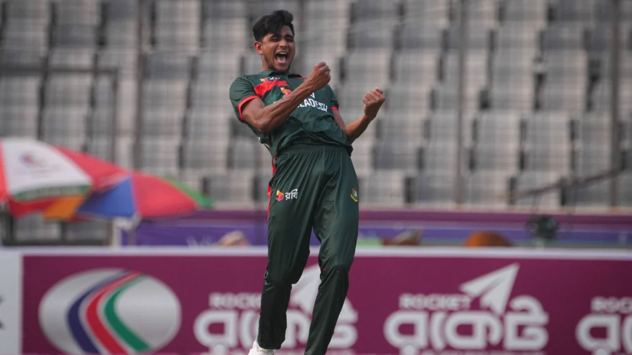 পাকিস্তানে গেলেই বারুদ হয়ে যান রানা