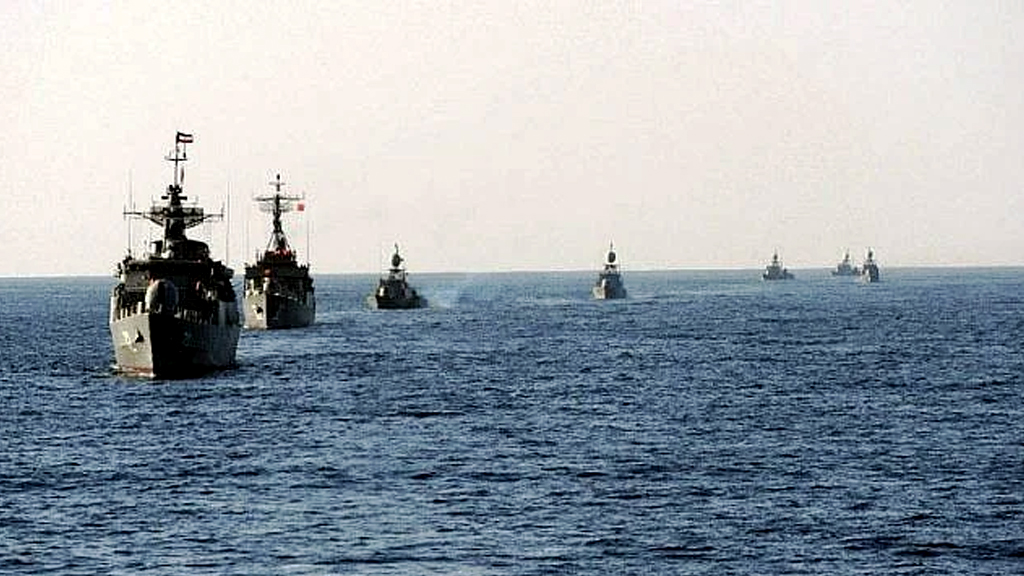 ট্রাম্পের সাহস থাকলে হরমুজ প্রণালিতে জাহাজ পাঠাক: ইরানের চ্যালেঞ্জ