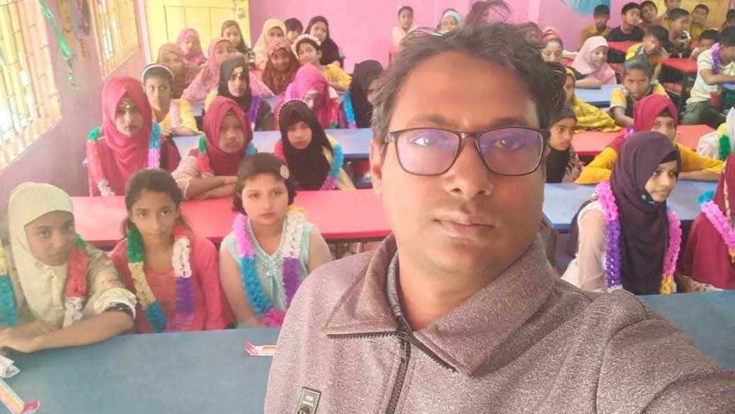 হরিপুরে সড়কে শিক্ষকের নিথর দেহ, আহত সহযাত্রী