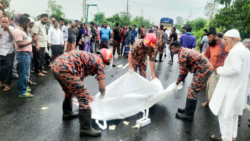 আদমদীঘিতে ট্রাকের ধাক্কায় তিন মোটরসাইকেল আরোহী নিহত