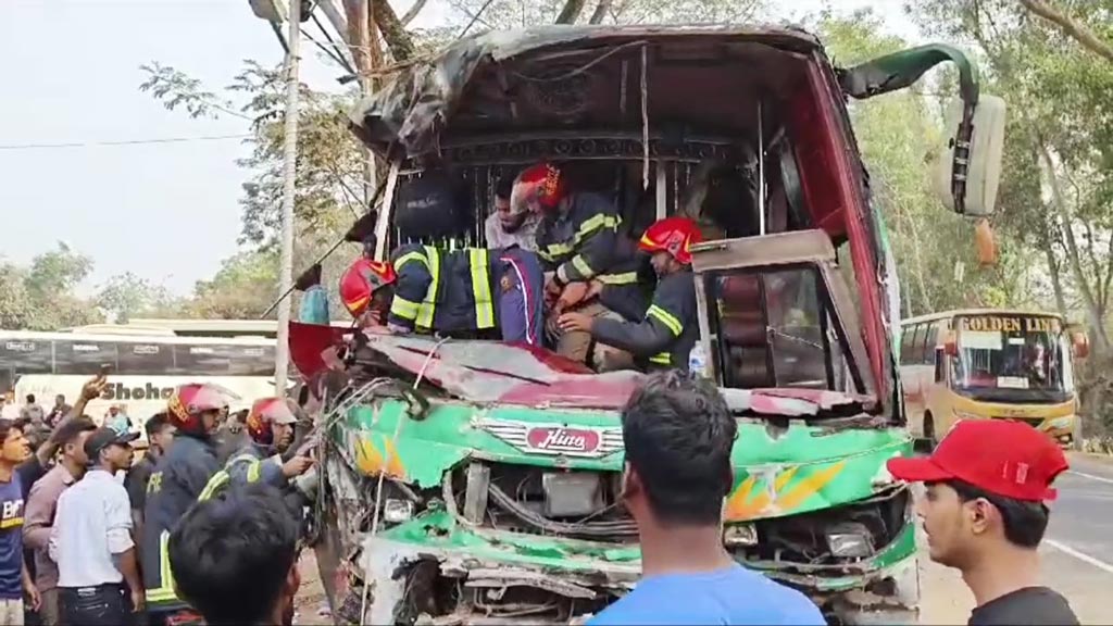 গোপালগঞ্জে দুটি বাসের সংঘর্ষ, চালক ও সুপারভাইজার নিহত