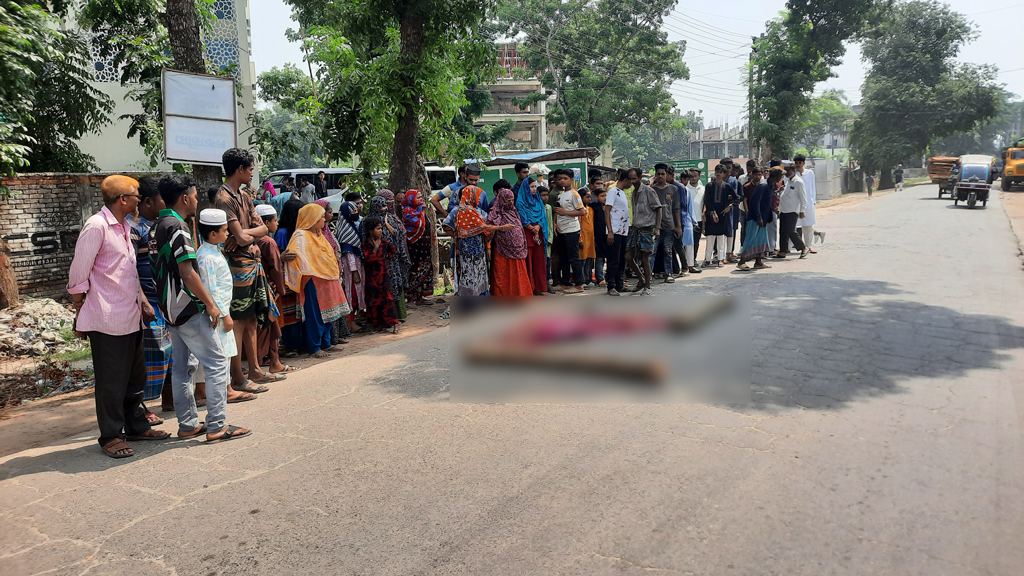 মোটরসাইকেল থেকে ছিটকে পড়ে ট্রাকচাপায় নারী নিহত