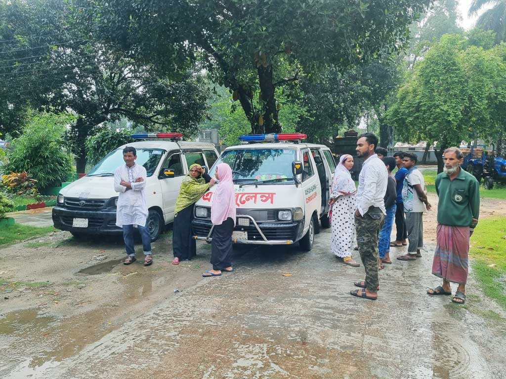 ফুলবাড়ীতে ট্রাকের ধাক্কায় দুই হোটেল শ্রমিক নিহত