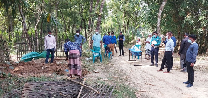 দাফনের ৪ মাস পর আন্দোলনে নিহত রায়হানের লাশ উত্তোলন