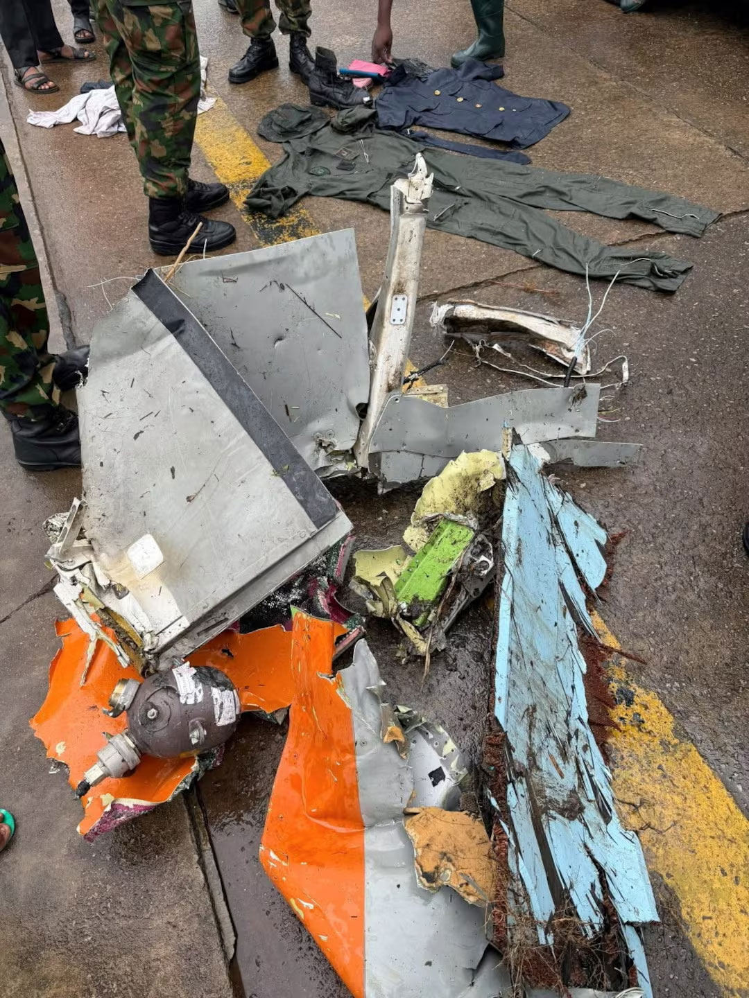 নাইজেরিয়ায় সামরিক উড়োজাহাজ বিধ্বস্ত, ৩২ যাত্রীর মৃত্যু