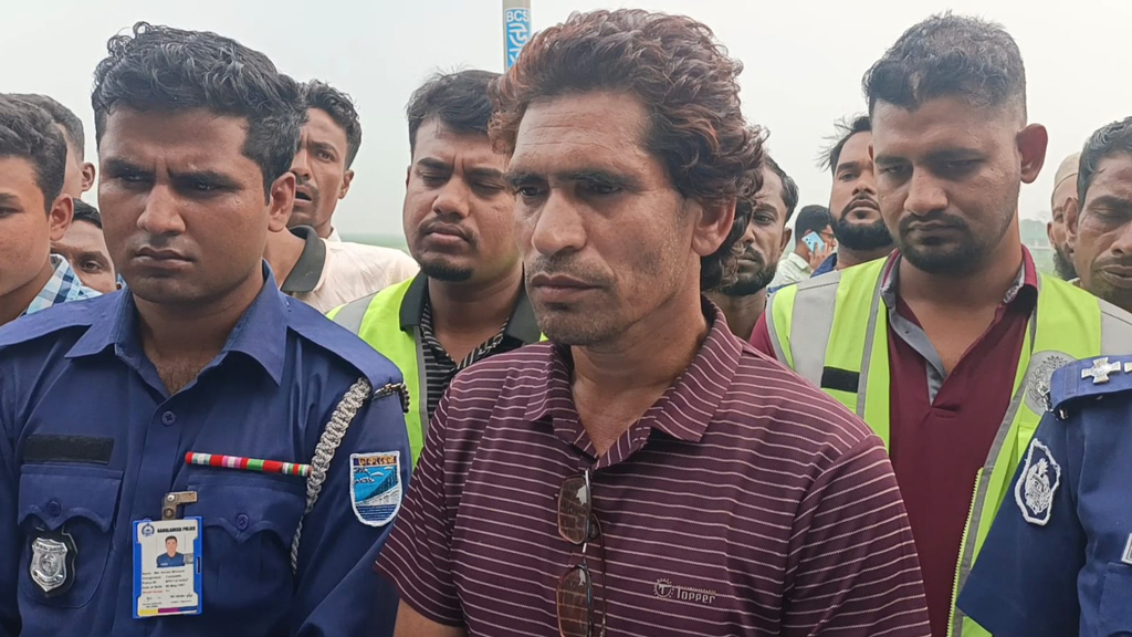 ভ্রাম্যমাণ আদালতের ম্যাজিস্ট্রেটকে হুমকি, সাংবাদিক কারাগারে