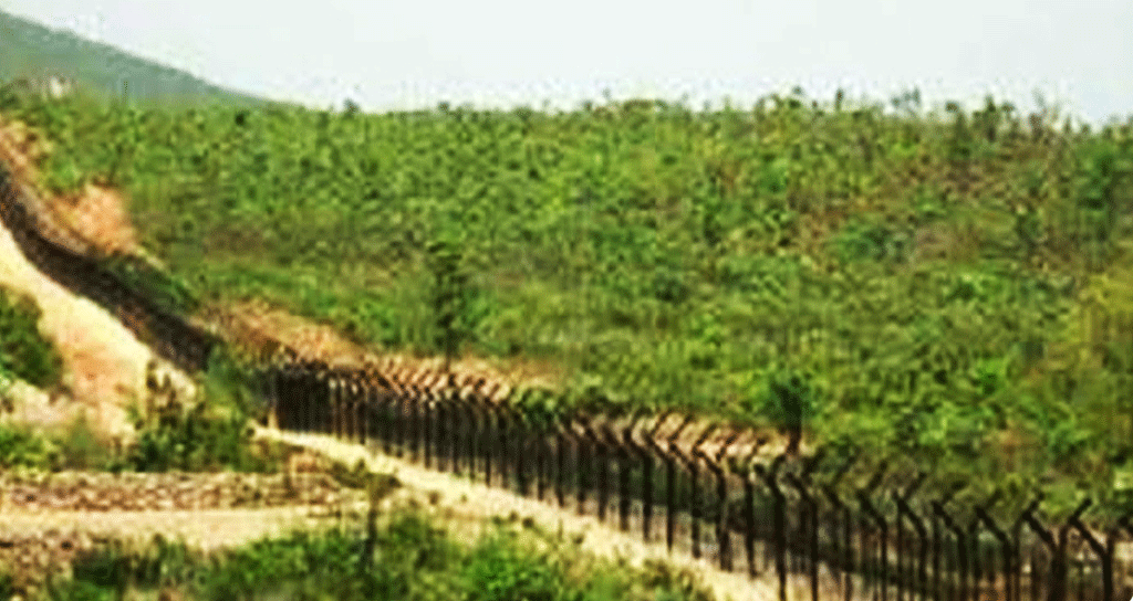 নাইক্ষ্যংছড়ি সীমান্তের নো ম্যান্স ল্যান্ডে বিস্ফোরণ, আতঙ্ক