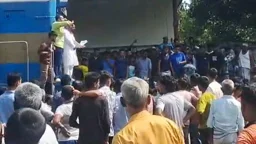 যাত্রাবিরতির দাবিতে নীলফামারীতে ট্রেন আটকে অবরোধ, ৪ ঘণ্টা পর চলাচল স্বাভাবিক