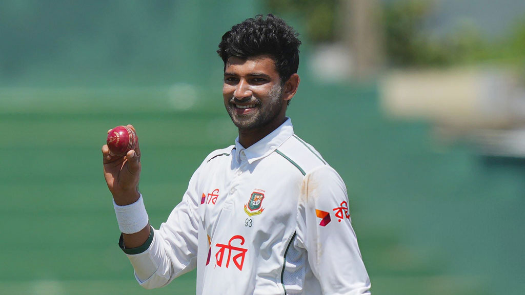 টেস্টে ৩৫০ উইকেট নিতে চাই