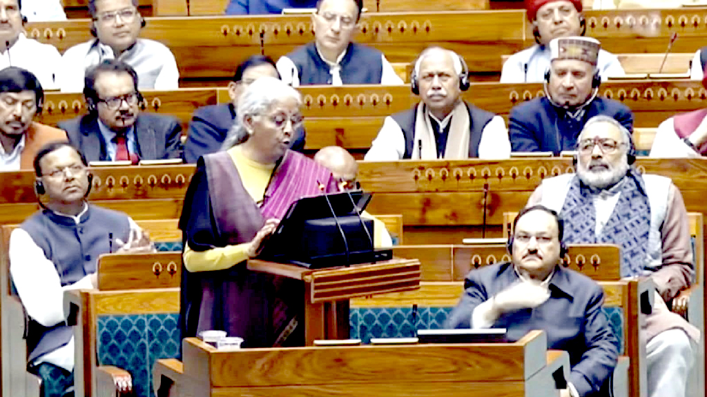 ভারতের বাজেট: সস্তা হচ্ছে ক্যানসারের ওষুধ, দাম বাড়ছে কফি-মদ-সিগারেটের