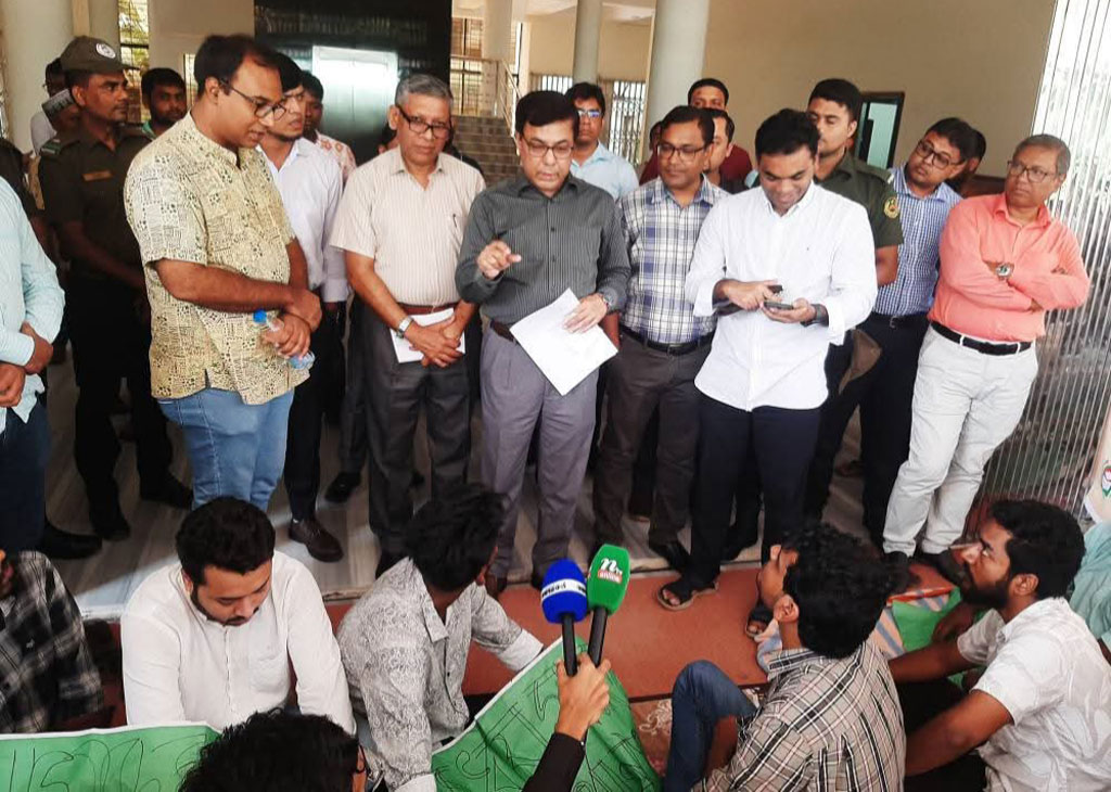 শিক্ষার্থীদের দাবির মুখে নজরুল বিশ্ববিদ্যালয়ে কেন্দ্রীয় ছাত্র সংসদ নির্বাচনের রোডম্যাপ ঘোষণা