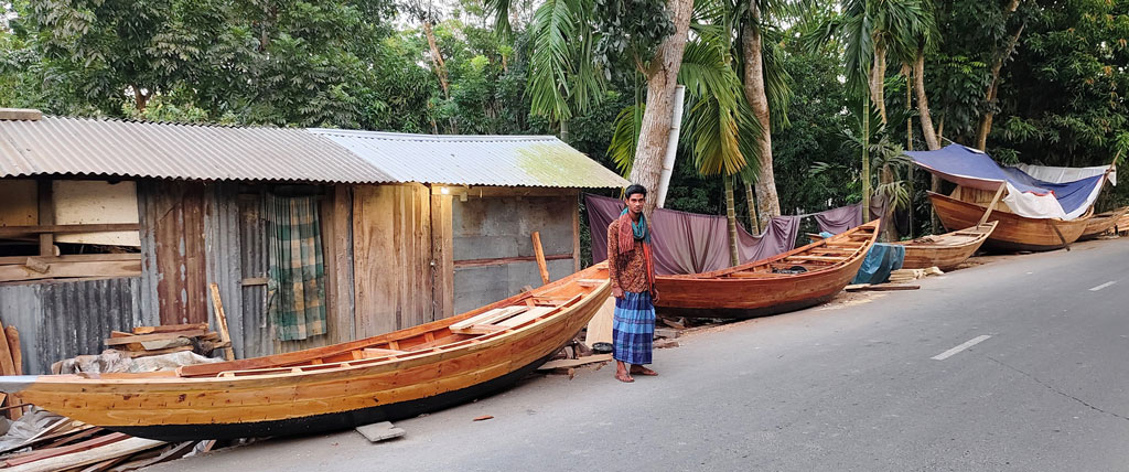 ভালো নেই দশমিনার নৌকা তৈরির কারিগরেরা