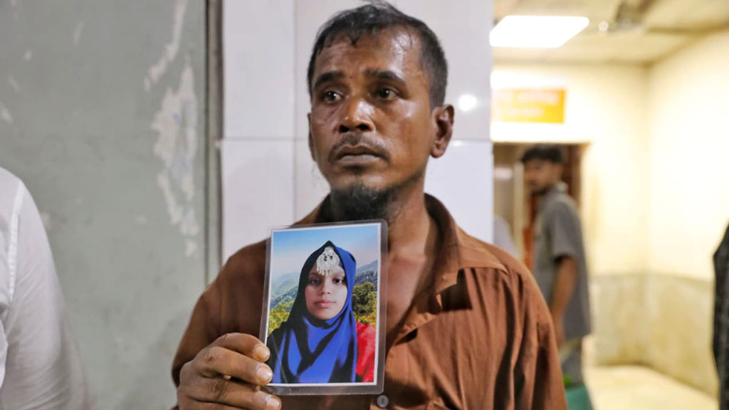 ঢামেকে মৌসুমির খোঁজে বাবা, মুক্তাকে খুঁজছেন ভাই