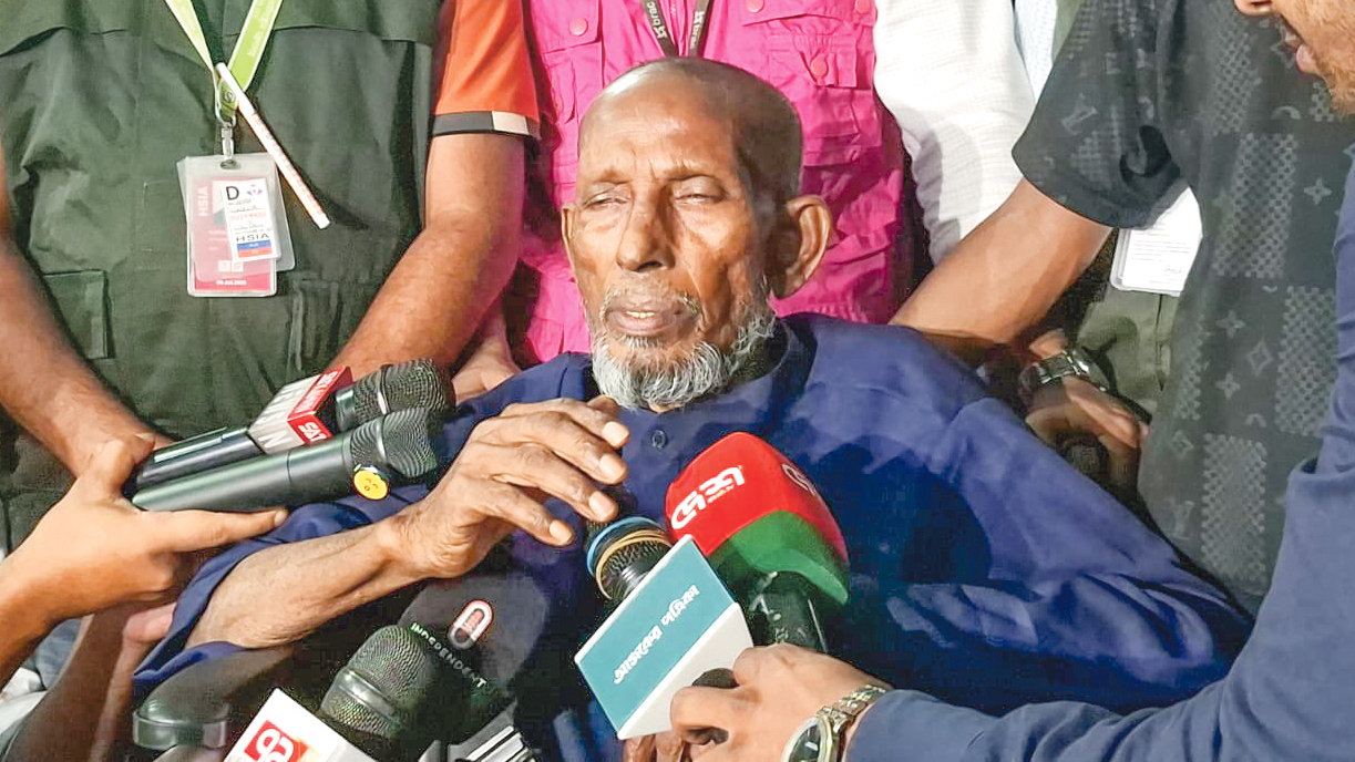 ১৫ বছর বনবাসে কাটিয়ে অবশেষে দেশে আমির