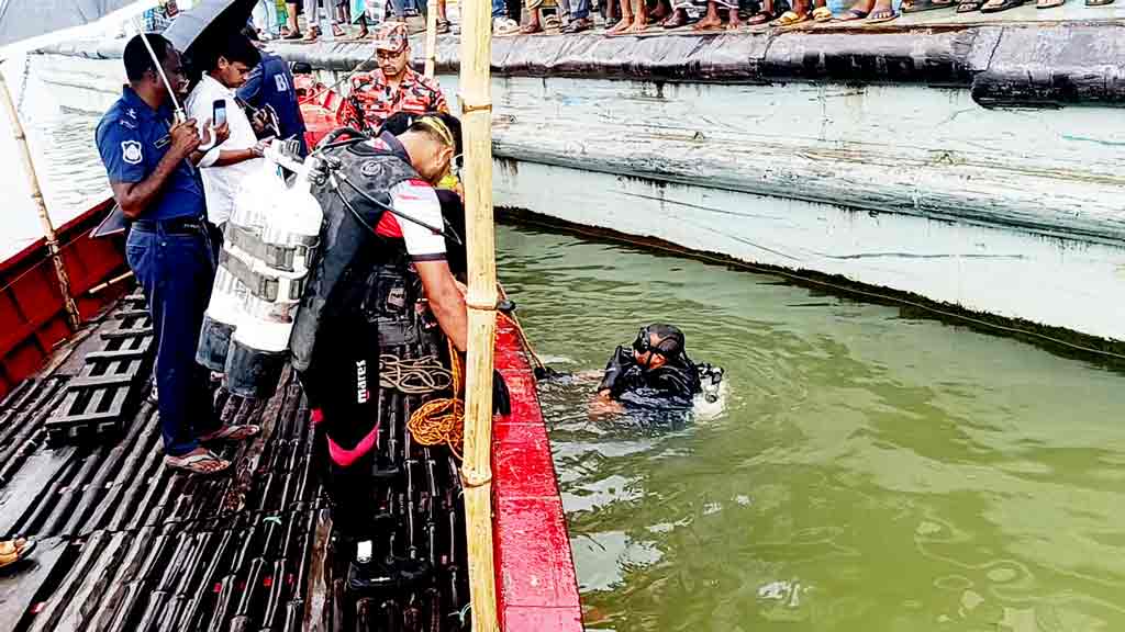 ব্যাগ নিয়ে নামার আগেই ছাড়ল লঞ্চ, নদীতে পড়ে নিখোঁজ ‘এলাকার জামাই’