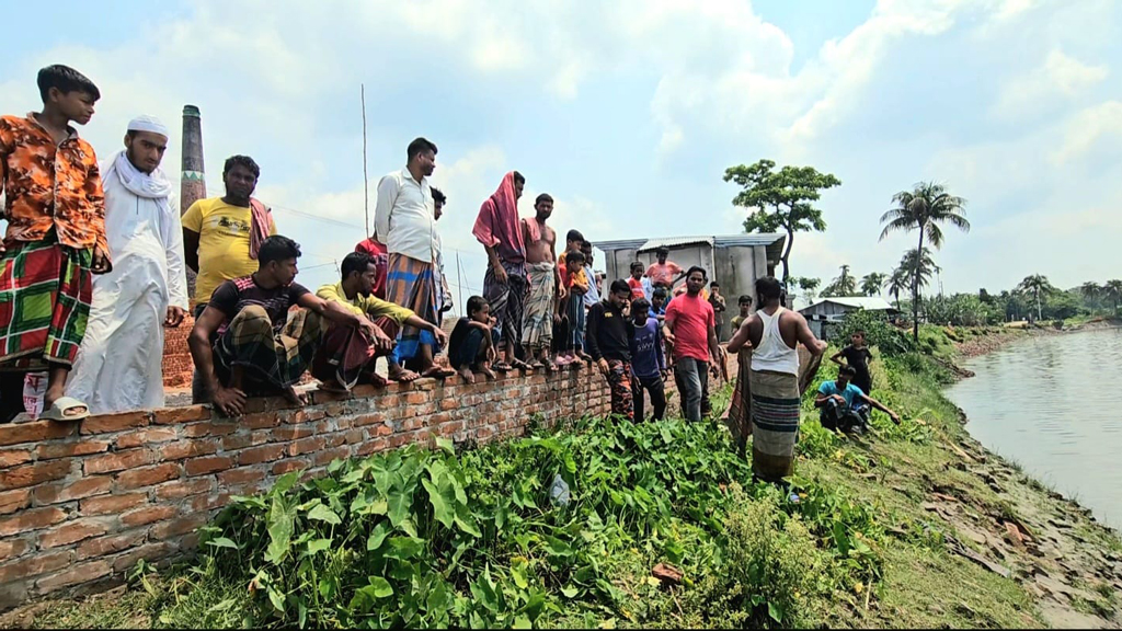 নদীতে গোসল করতে নেমে ইটভাটার শ্রমিক নিখোঁজ
