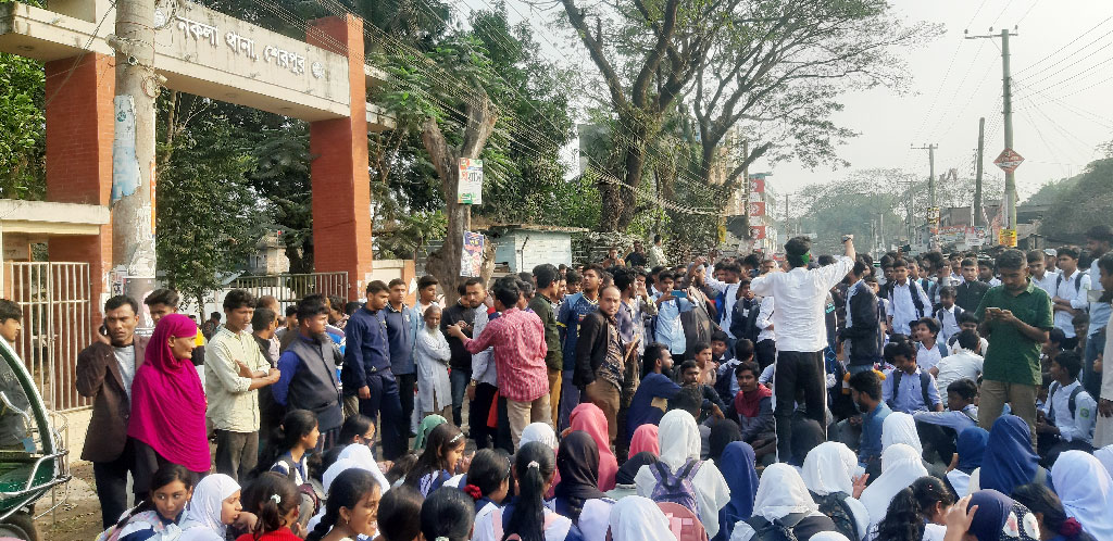 নকলায় ধর্ষণের আসামিকে ছিনিয়ে নিয়ে বিচার করতে থানা ঘেরাও