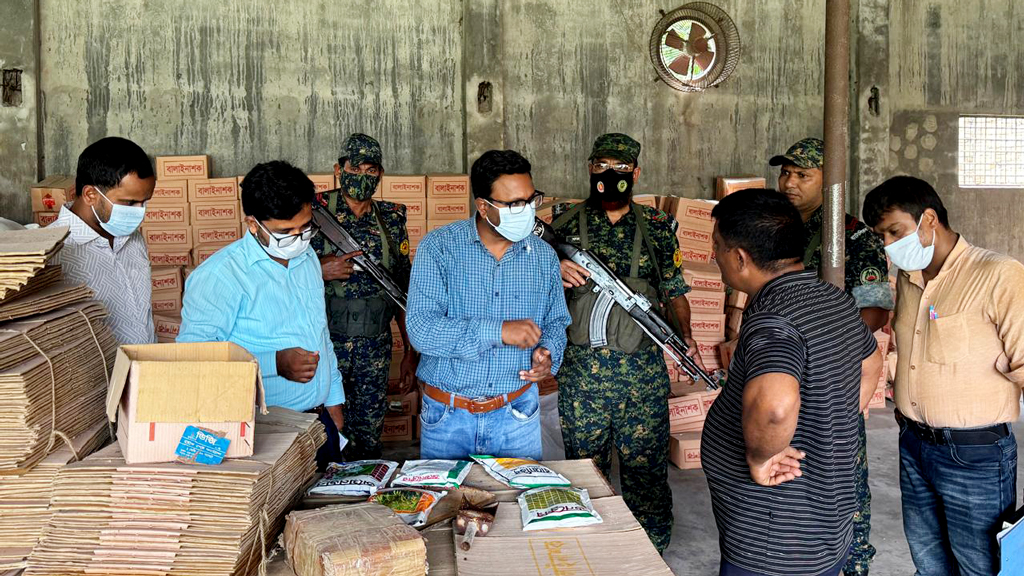 সিরাজগঞ্জে নকল বালাইনাশক উৎপাদনের অভিযোগে বন্ধ কারখানা