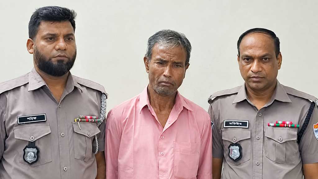 ট্রেনে জুস পান করিয়ে যাত্রীকে অচেতন, অজ্ঞান পার্টির সদস্য আটক
