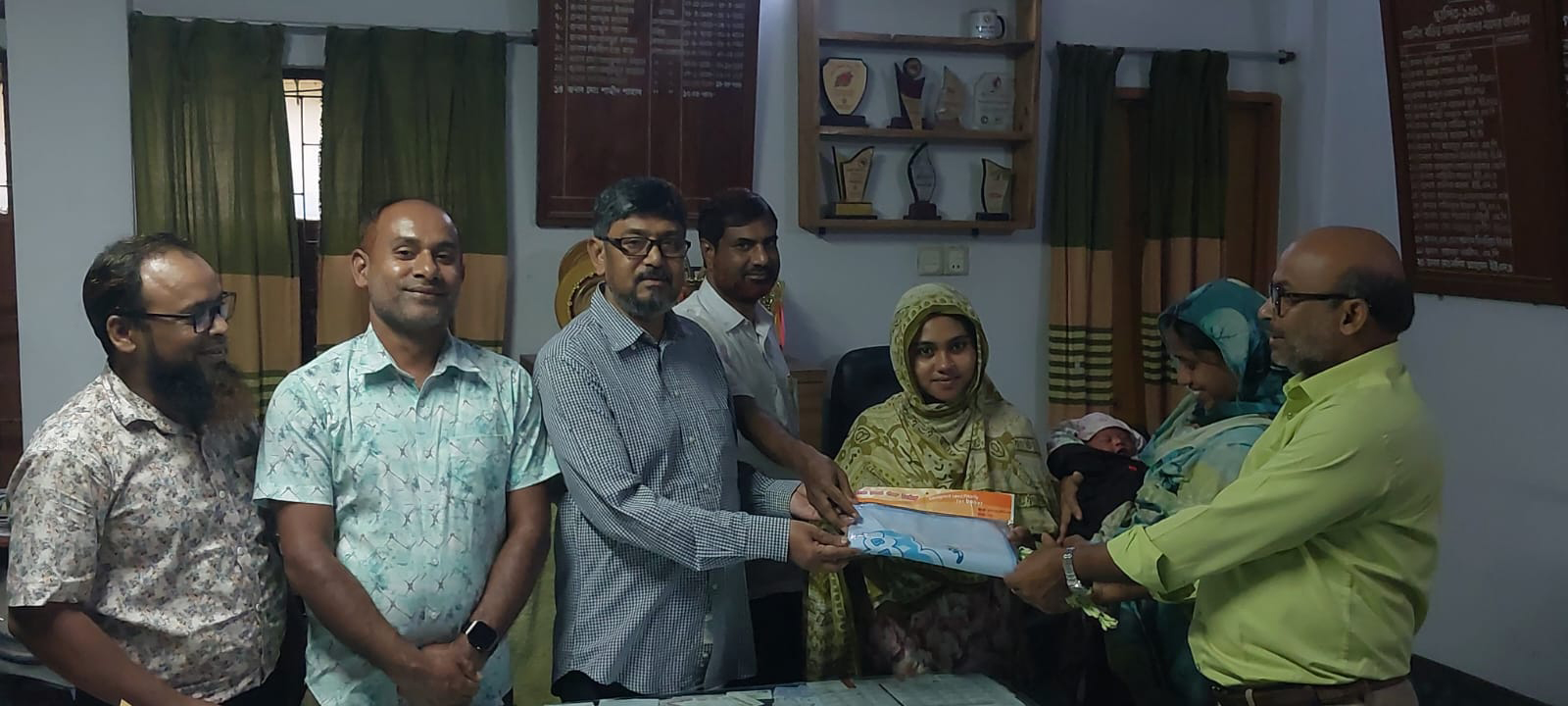 সকালে হাসপাতালে সন্তান প্রসব, দুপুরেই এইচএসসি পরীক্ষায় বসল উম্মি