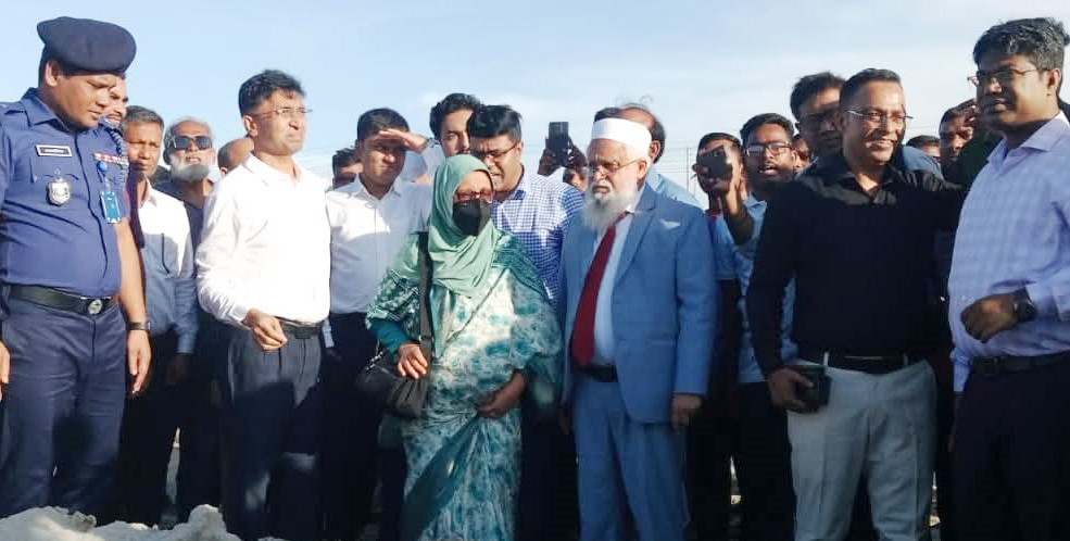 চীন সরকারের উপহারের হাসপাতালের জায়গা পরিদর্শনে স্বাস্থ্য উপদেষ্টা
